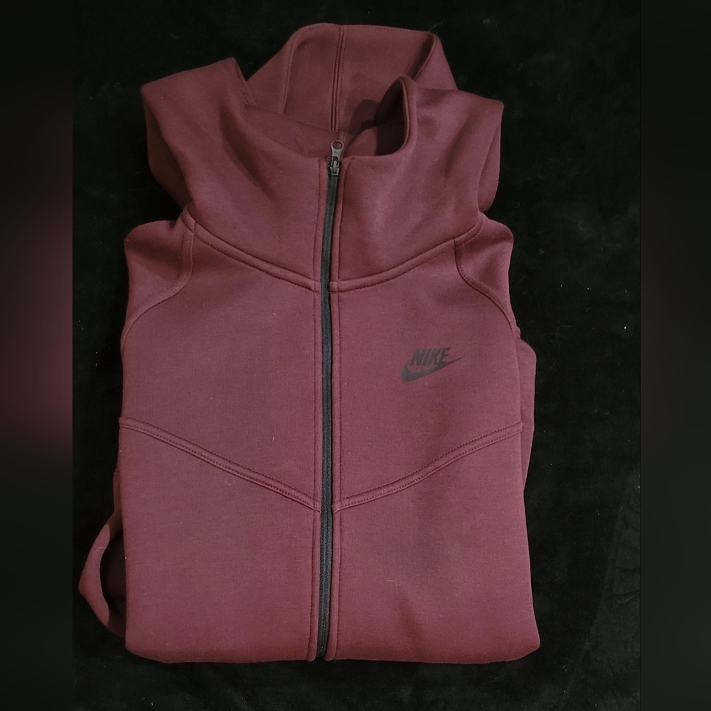Nike Tech